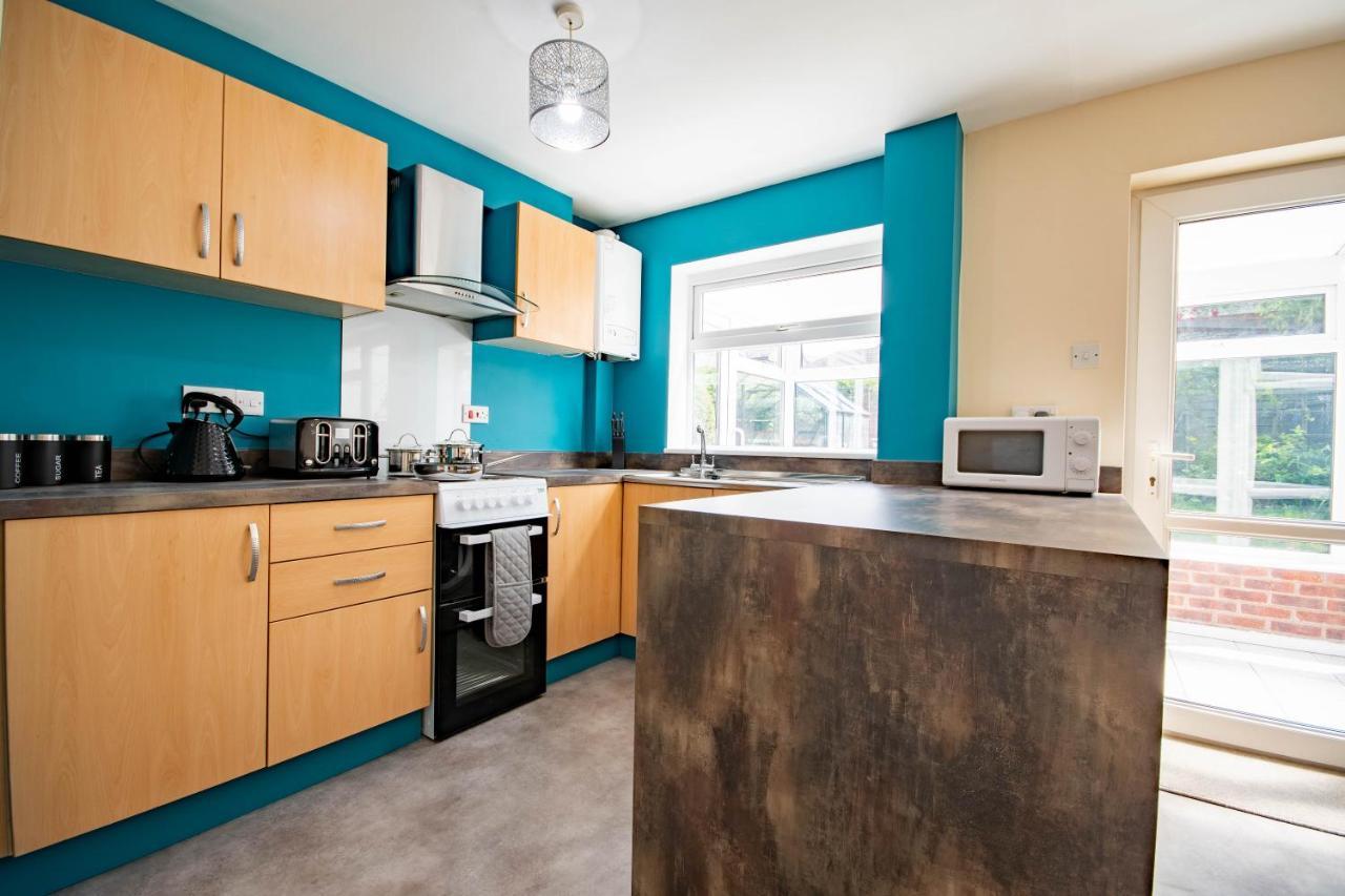 3-Bedroom House With Garden, Conservatory, In Centre Of Worcester Exterior photo