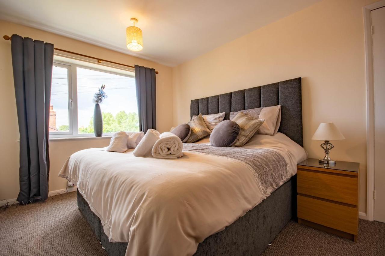 3-Bedroom House With Garden, Conservatory, In Centre Of Worcester Exterior photo
