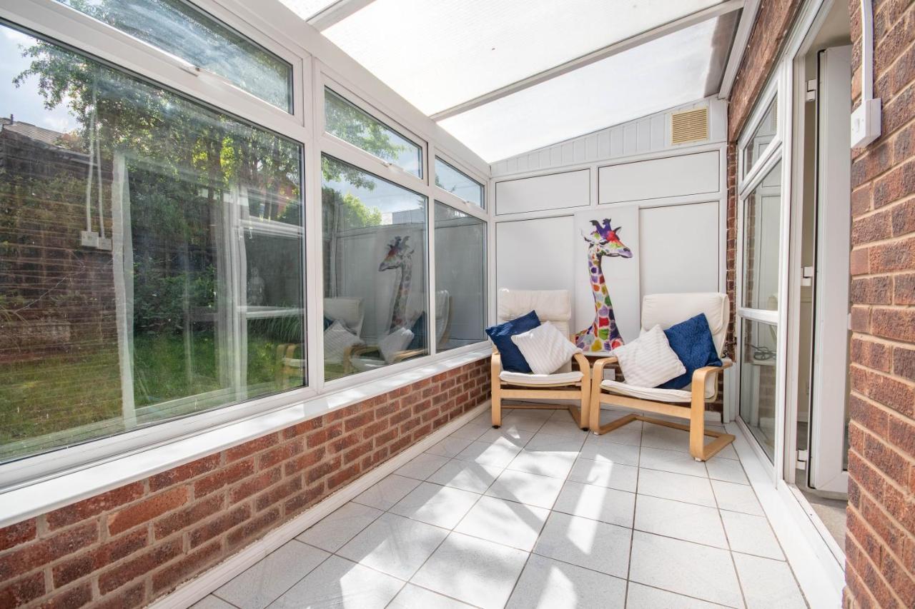 3-Bedroom House With Garden, Conservatory, In Centre Of Worcester Exterior photo