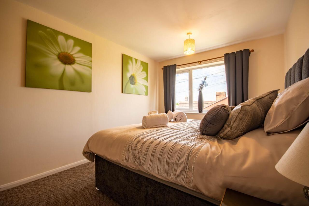 3-Bedroom House With Garden, Conservatory, In Centre Of Worcester Exterior photo